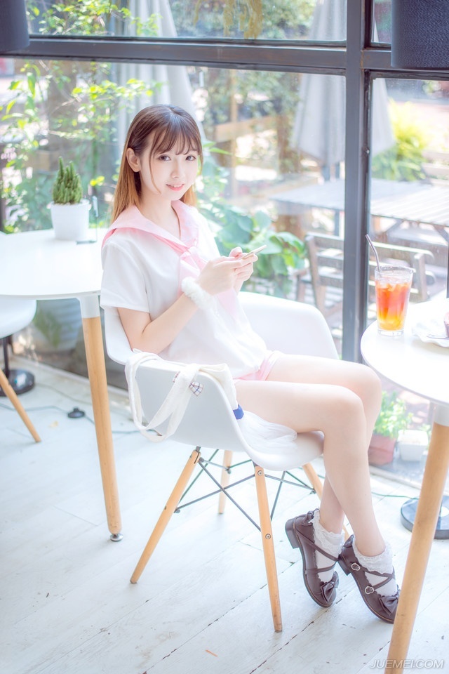 别跟三观不一致的人争执，别向不关心你的人诉苦，别对不喜欢自己的人讨好，真的没有必要。